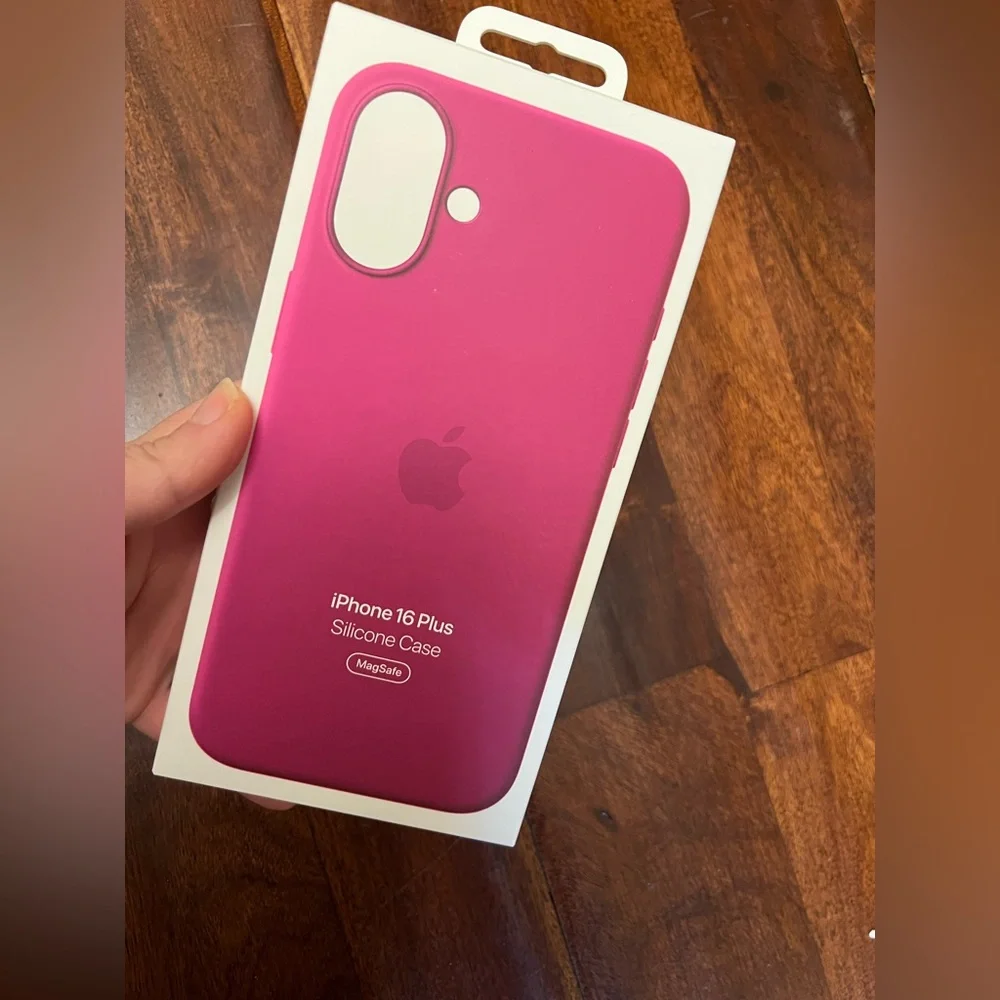 Genuine Apple iPhone 16 Plus Silicone Case with Magsafe - Fuchsia